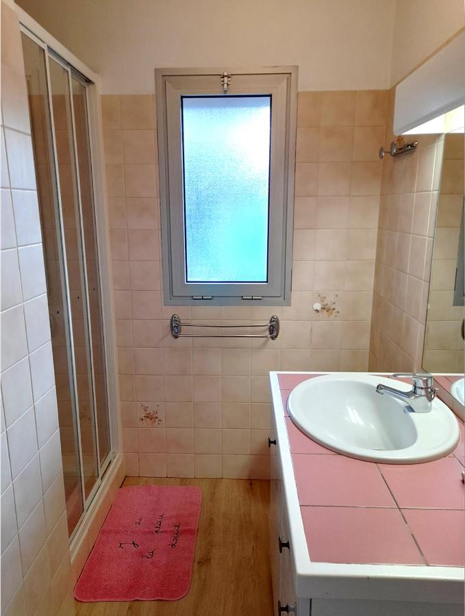Les Albizias 5 Apartment อูเชนี-เลส์-แบงส์ ภายนอก รูปภาพ